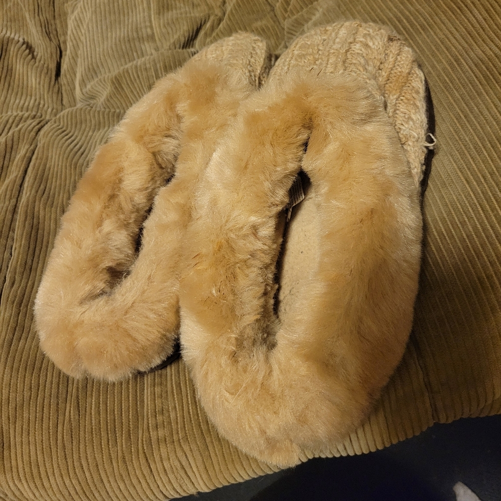 Tan knit hard bottom slippers with tan fur size 7-8 soft foam insert (dear foams - Picture 4 of 6
